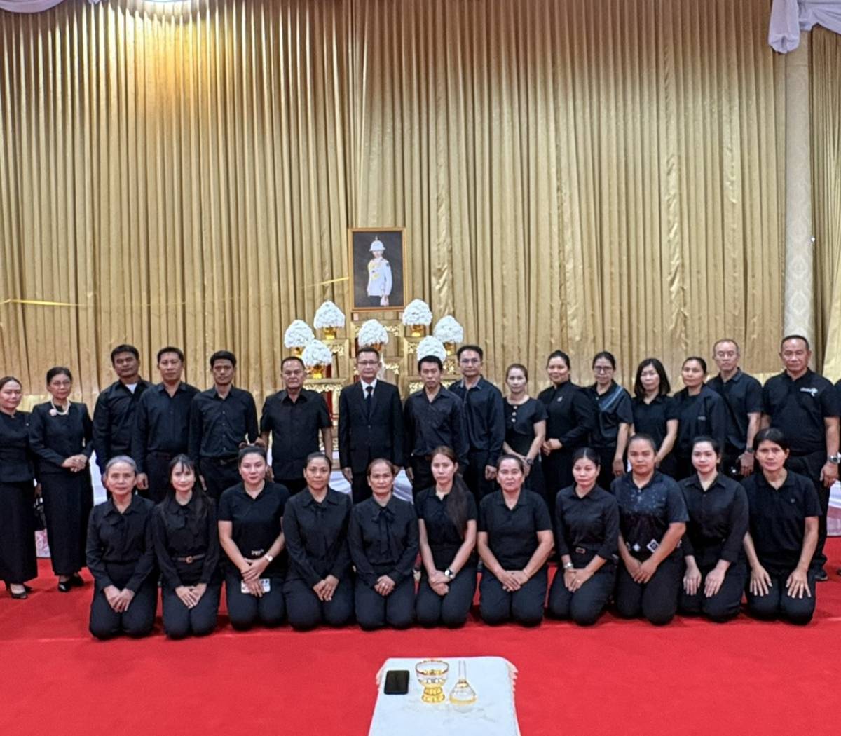 ร่วมพิธีบำเพ็ญกุศลสวดพระอภิธรรม เพื่ออุทิศถวายพระกุศล แด่สมเด็จพระเจ้าลูกเธอเจ้าฟ้าพัชรกิติยาภา นเรนทิราเทพยวดี กรมหลวงราชสาริณีสิริพัชร มหาวัชรราชธิดา